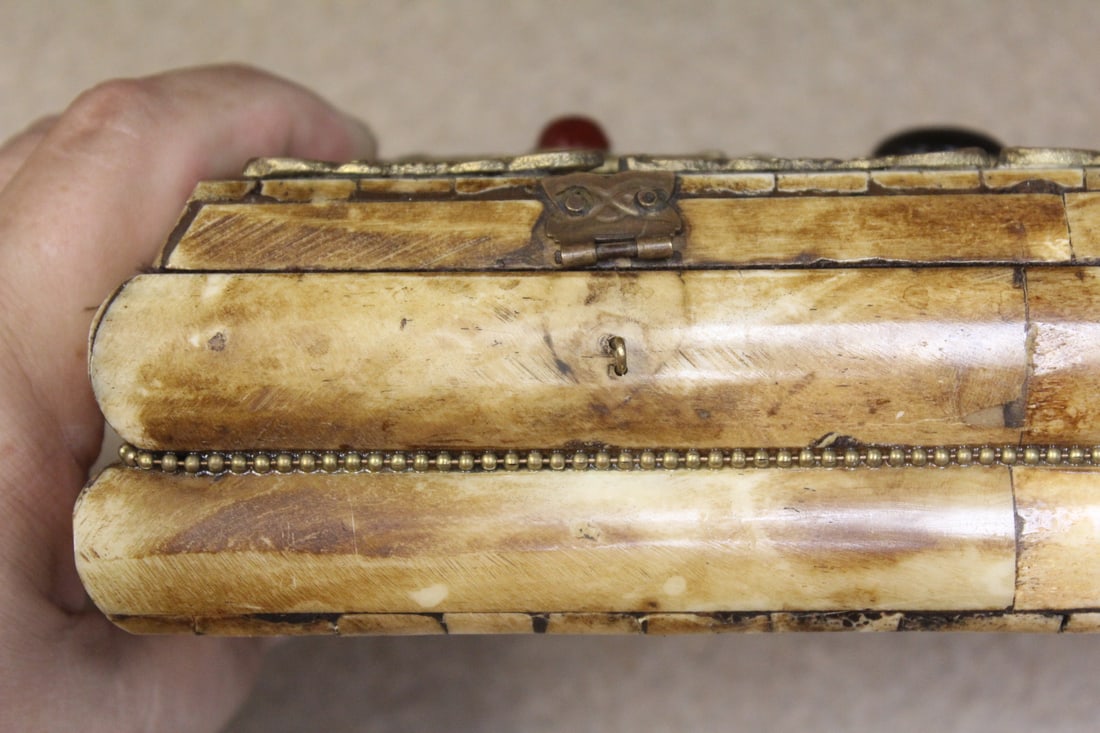 Vintage B o n e Box - 3