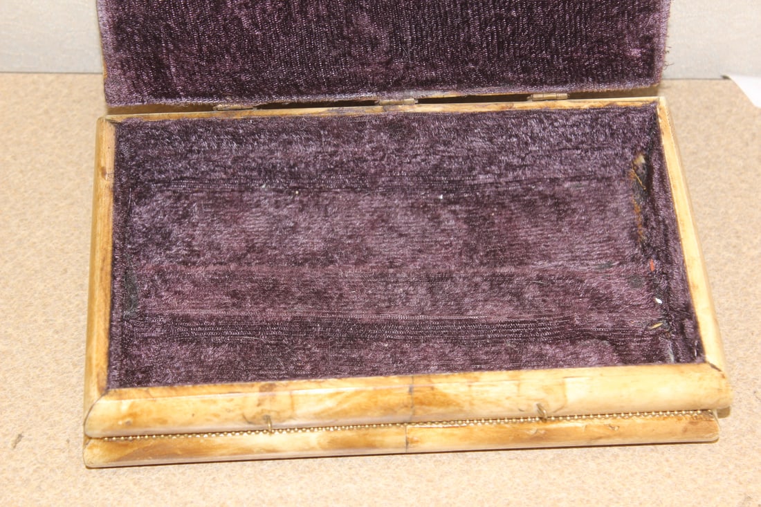 Vintage B o n e Box - 5