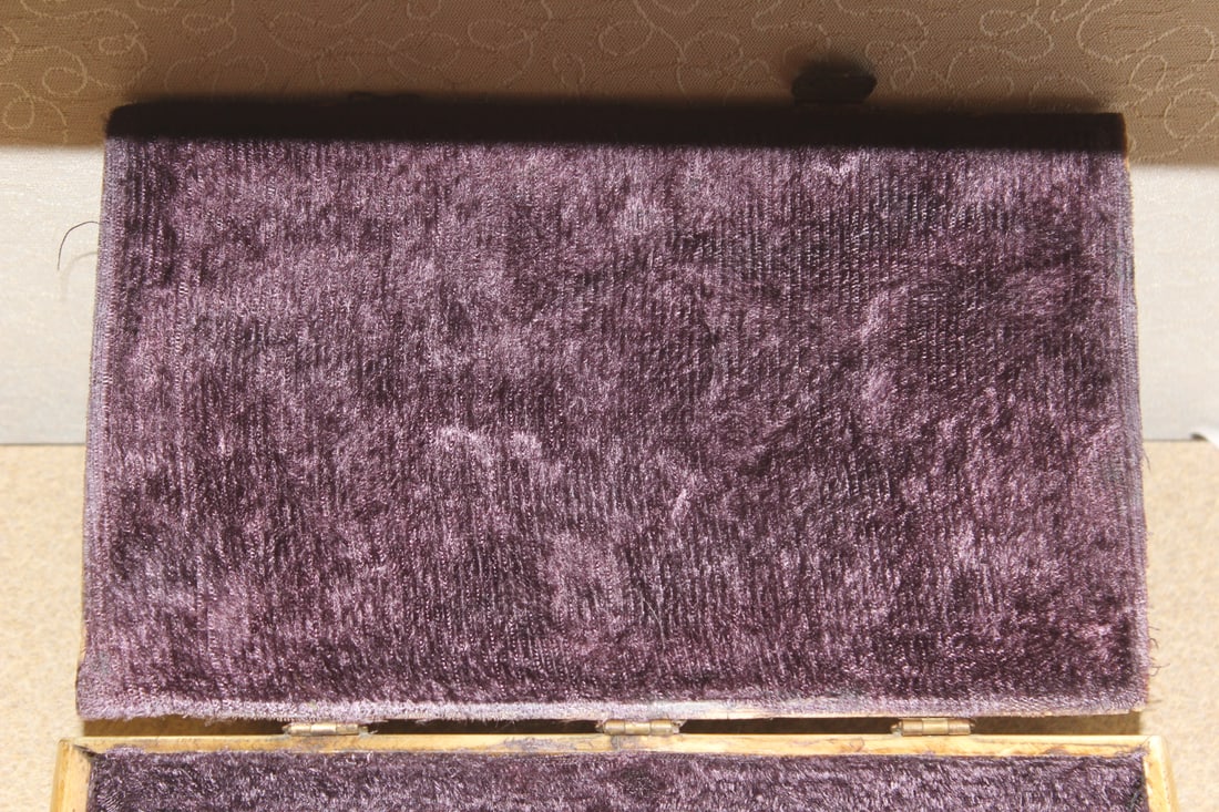 Vintage B o n e Box - 6