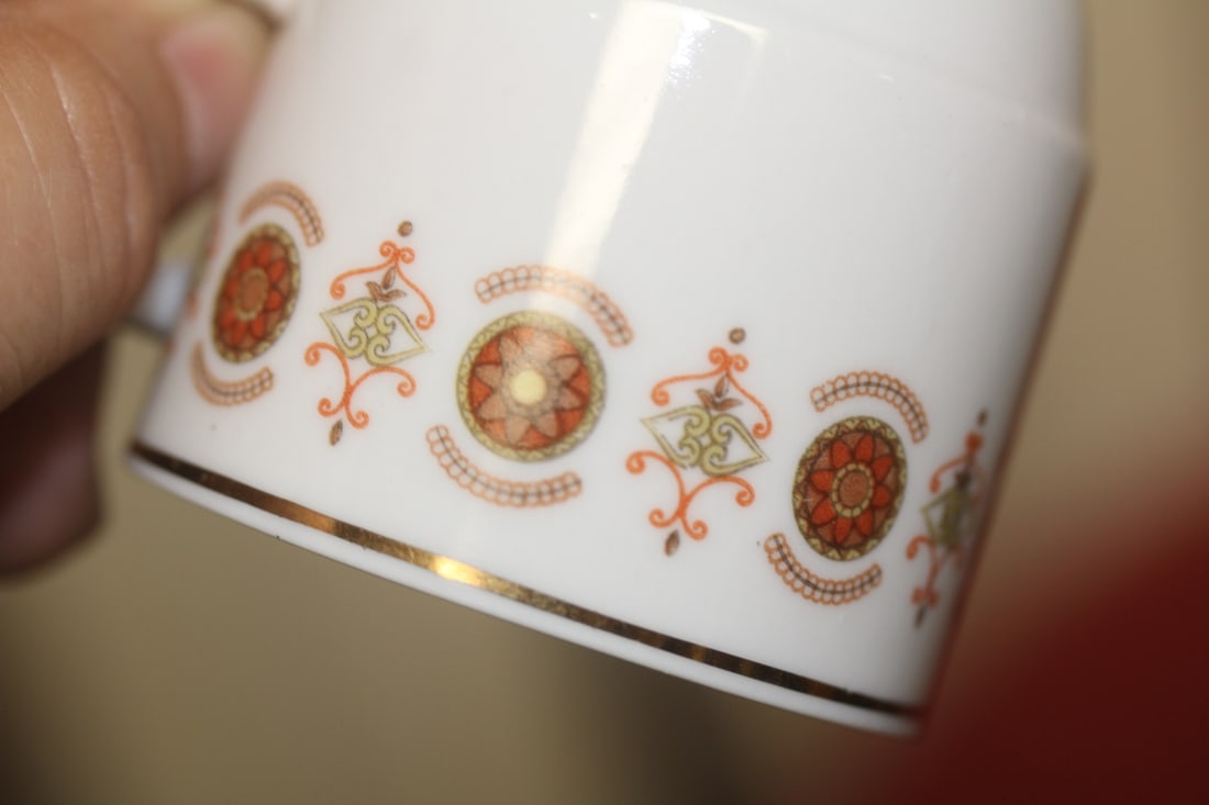 Set of 11 Chinese Export Cups and Saucers - 4