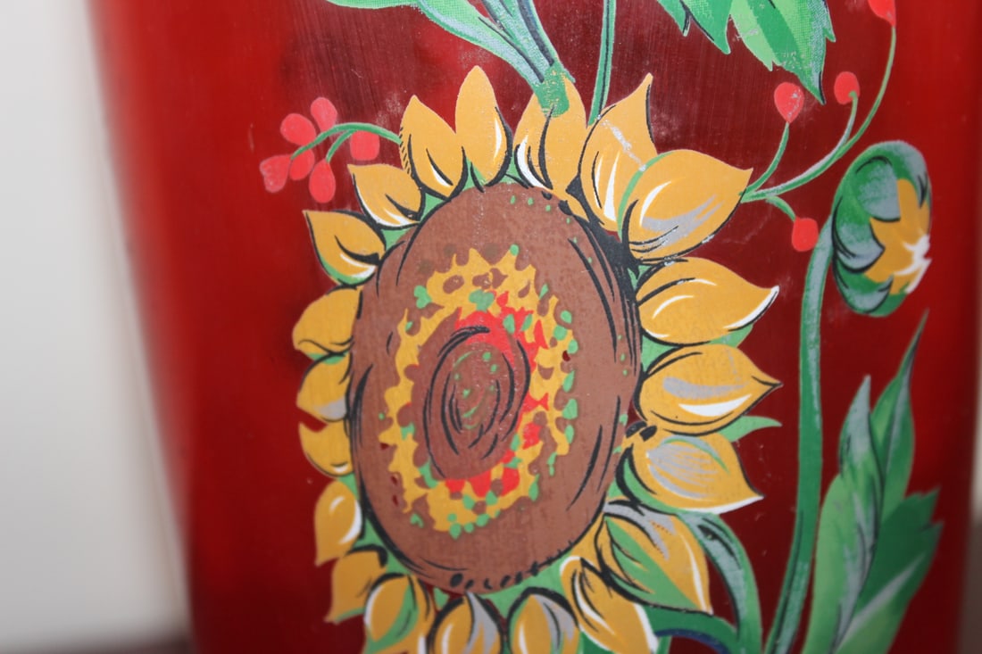 A Red Glass Vase - 6