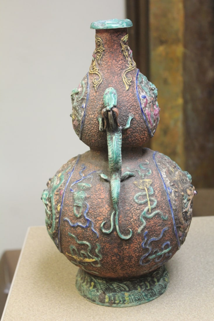 Chinese pottery gourd shape dragon vase - 2