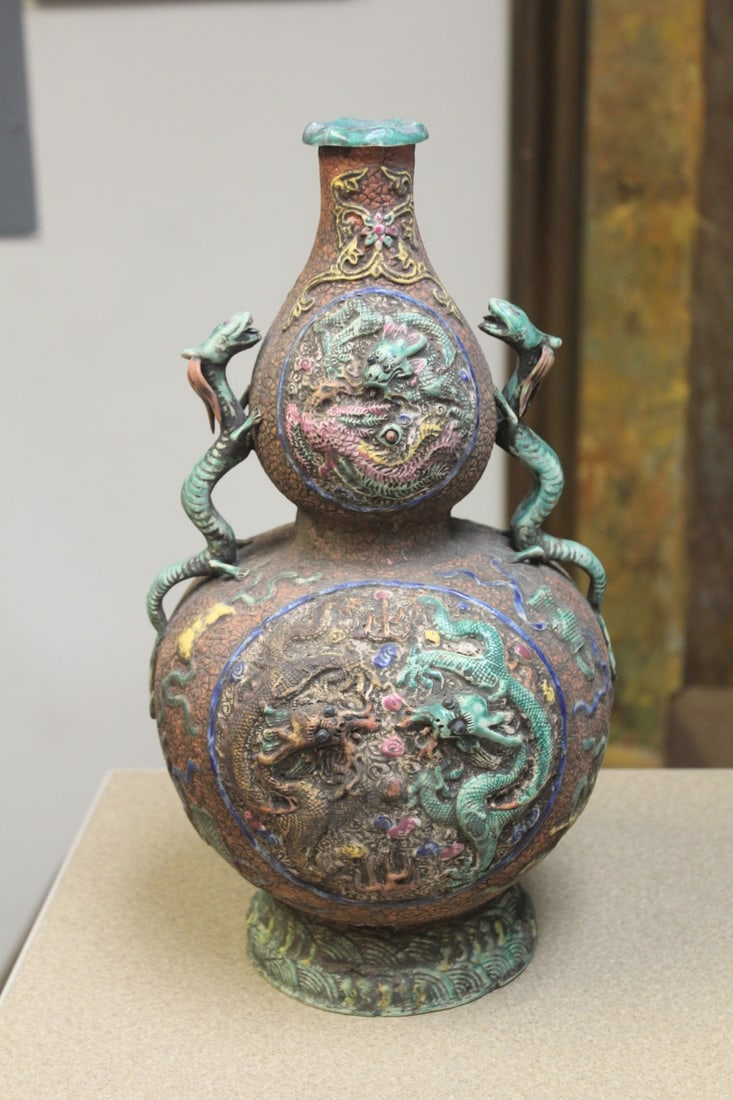 Chinese pottery gourd shape dragon vase - 3