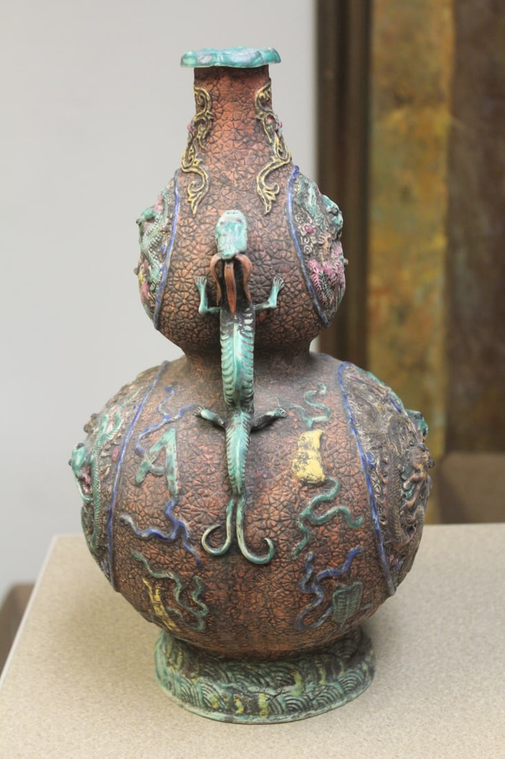 Chinese pottery gourd shape dragon vase - 4