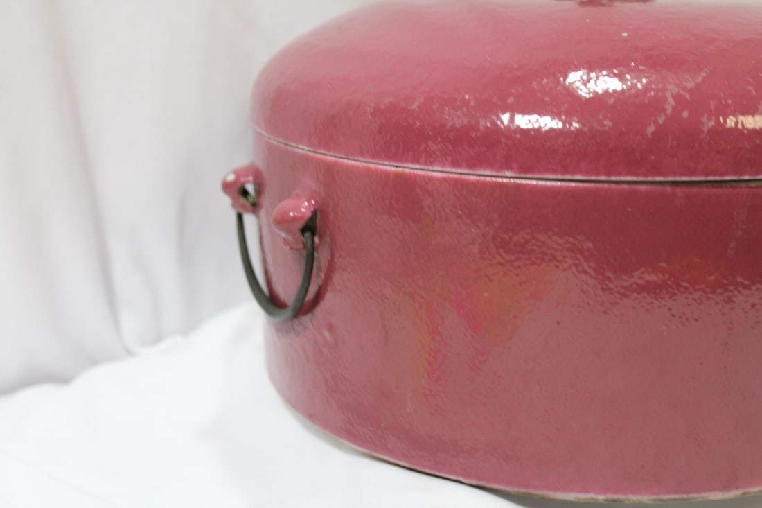 An Antique Chinese Monochrome Cooking Pot? - 6