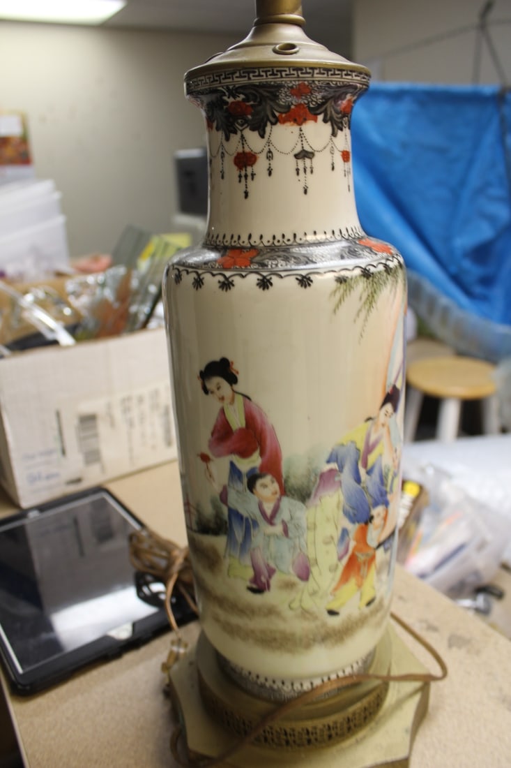 Antique Chinese Porcelain Vase - 5