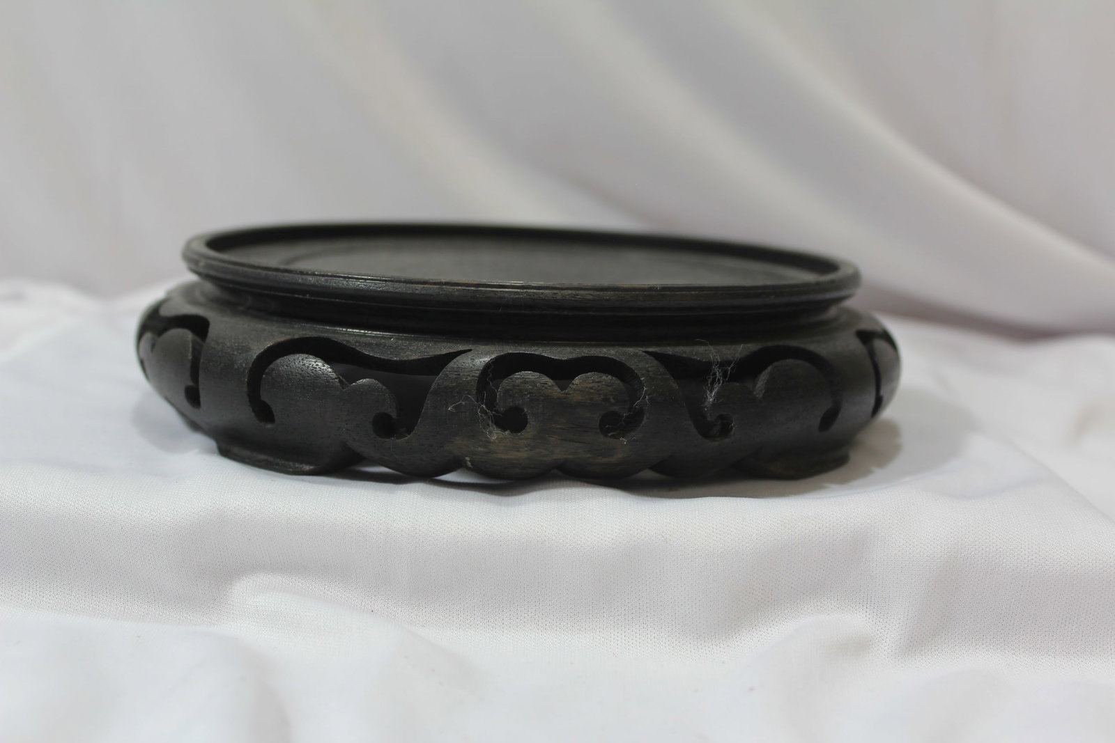 A Vintage Chinese Vase Stand: 5 7/8" inside diameter