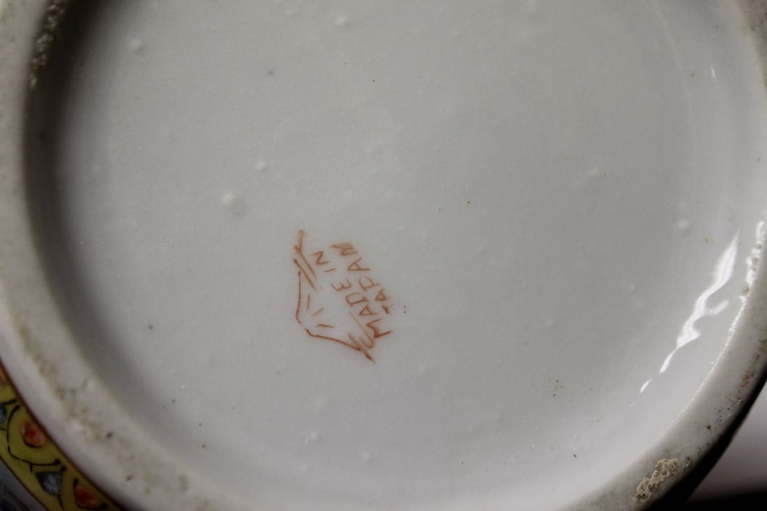 An Oriental Ceramic Small Pot - 2