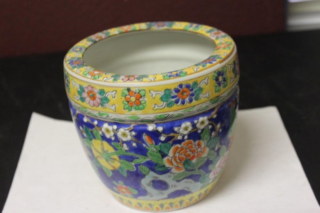 An Oriental Ceramic Small Pot - 3