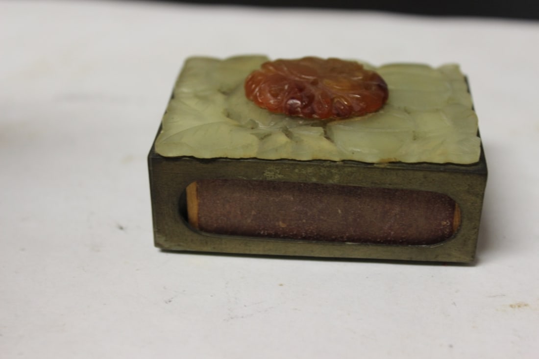 A Jade and Carniellian Jade Match Box - 4
