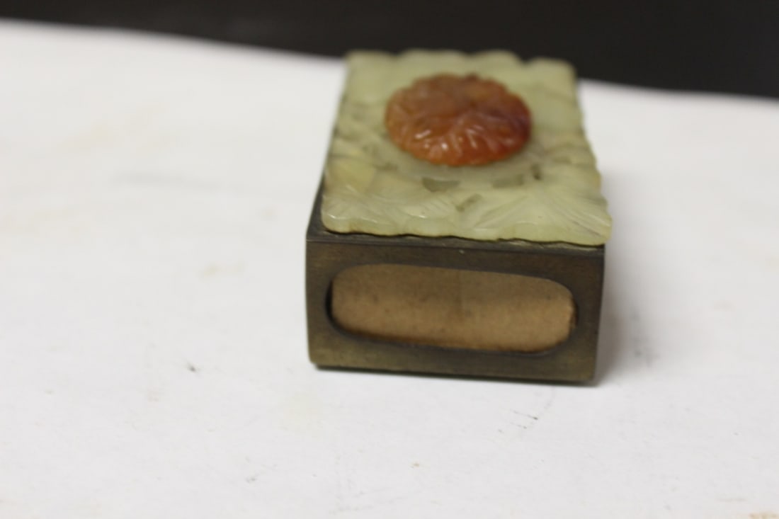 A Jade and Carniellian Jade Match Box - 7