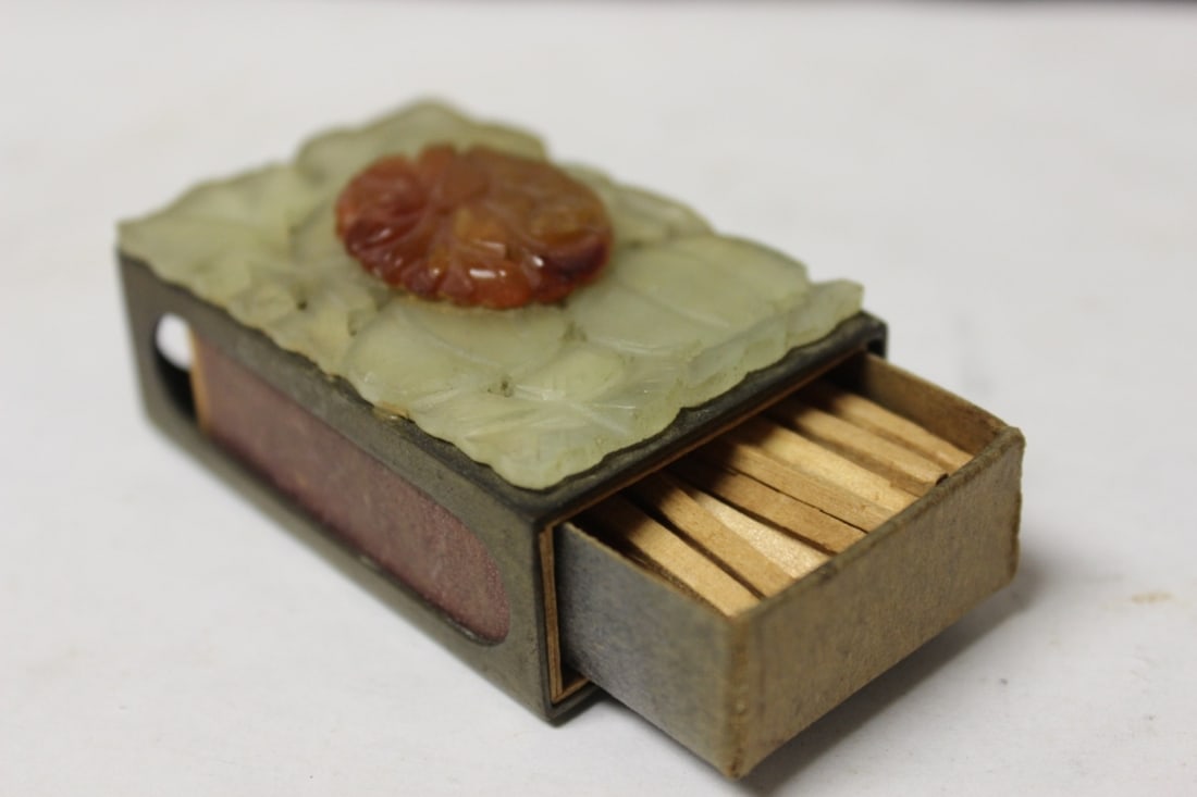 A Jade and Carniellian Jade Match Box - 8