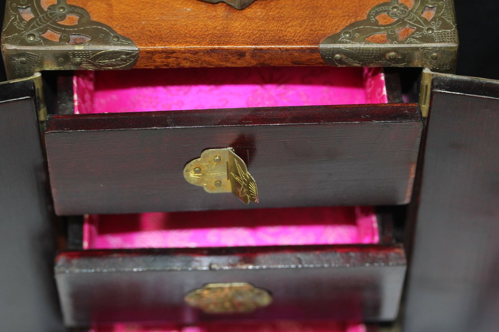 A Vintage Chinese Jade and Wood Jewelry Box - 4