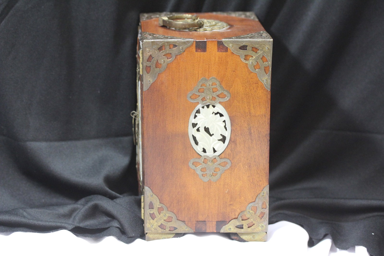 A Vintage Chinese Jade and Wood Jewelry Box - 8