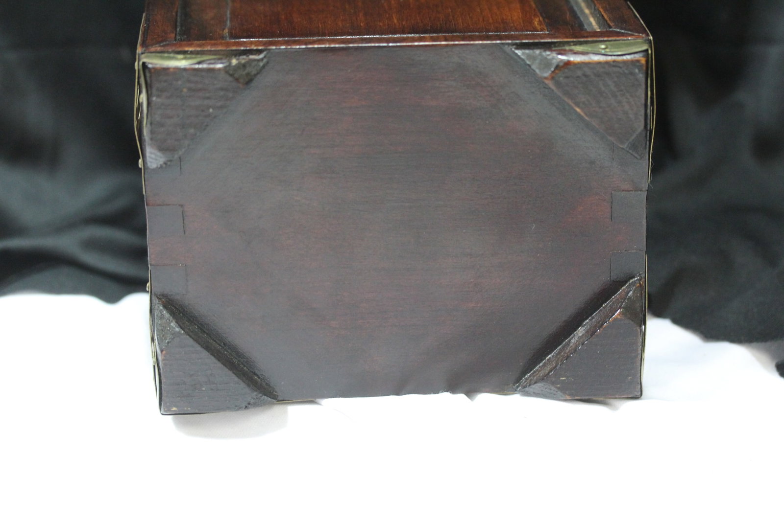 A Vintage Chinese Jade and Wood Jewelry Box - 9