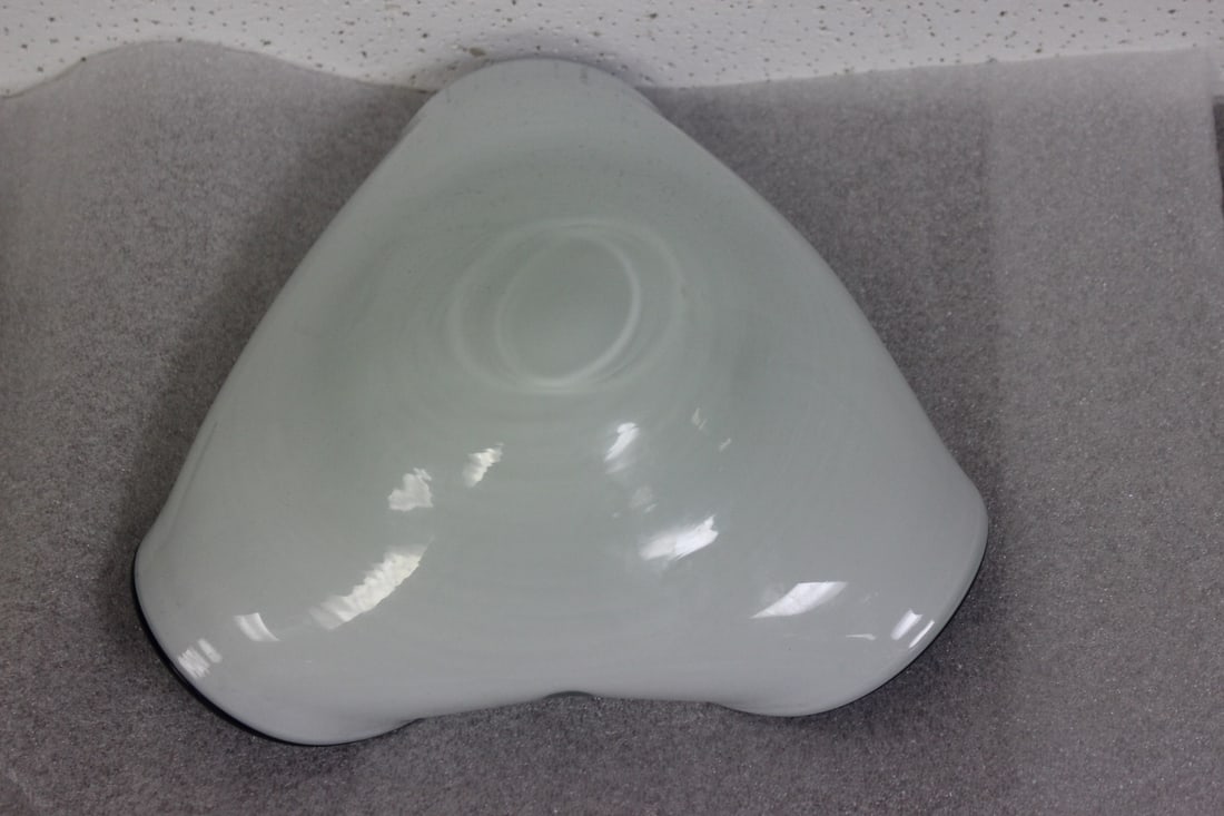 An Art Glass Bowl - 2