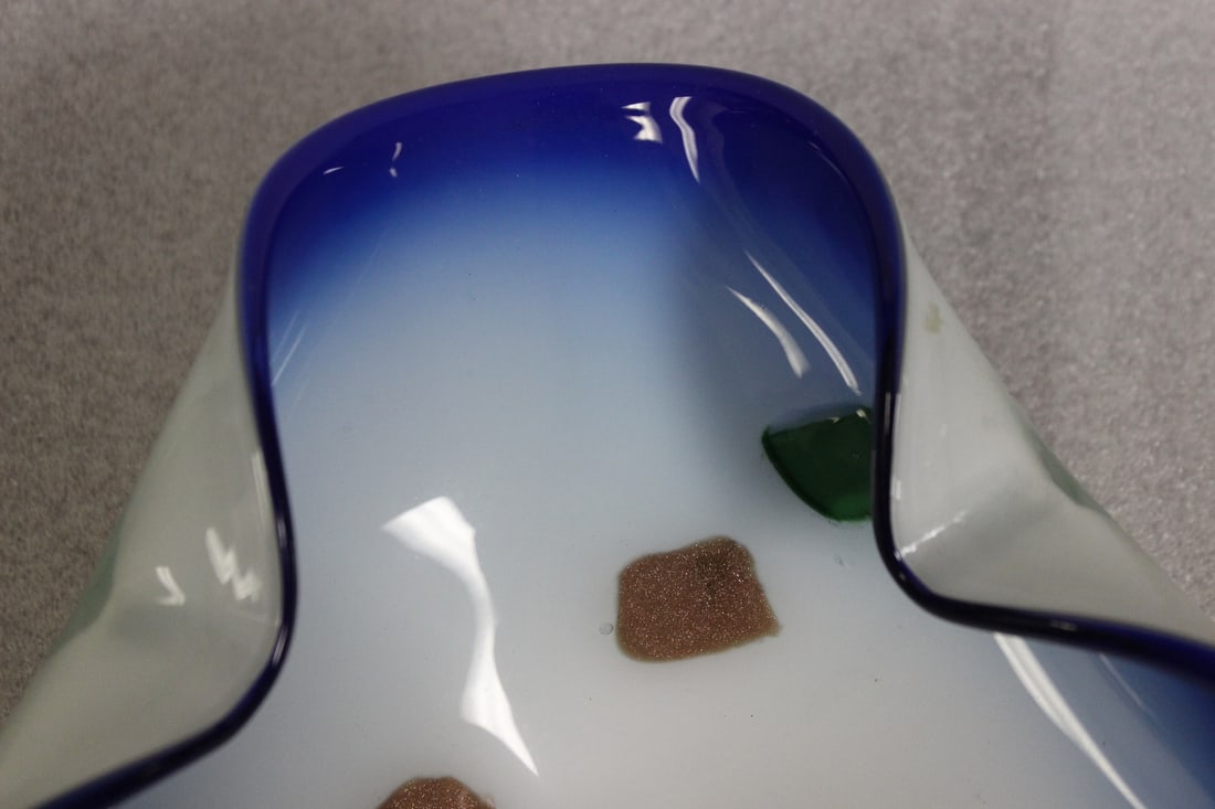 An Art Glass Bowl - 4