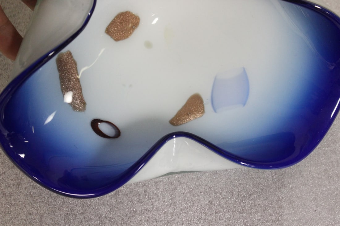 An Art Glass Bowl - 5