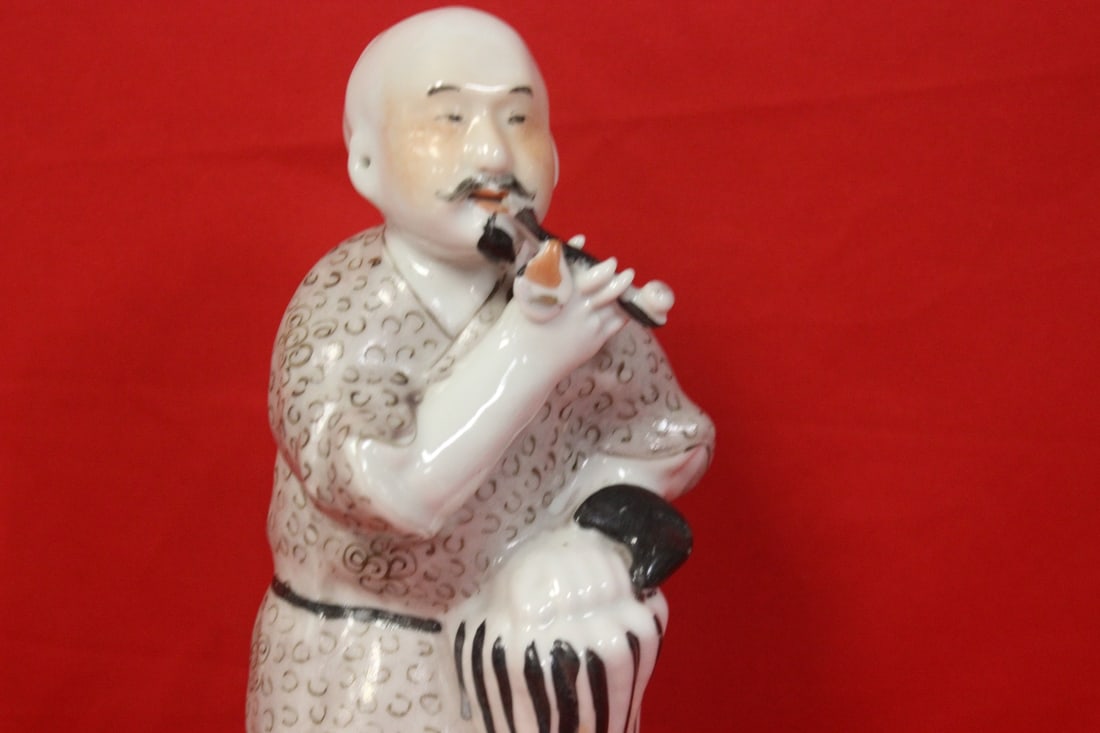 A Vintage Chinese Figurine - 2