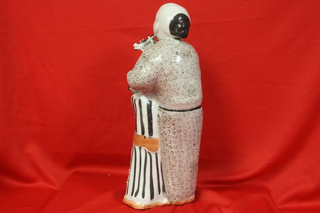 A Vintage Chinese Figurine - 5