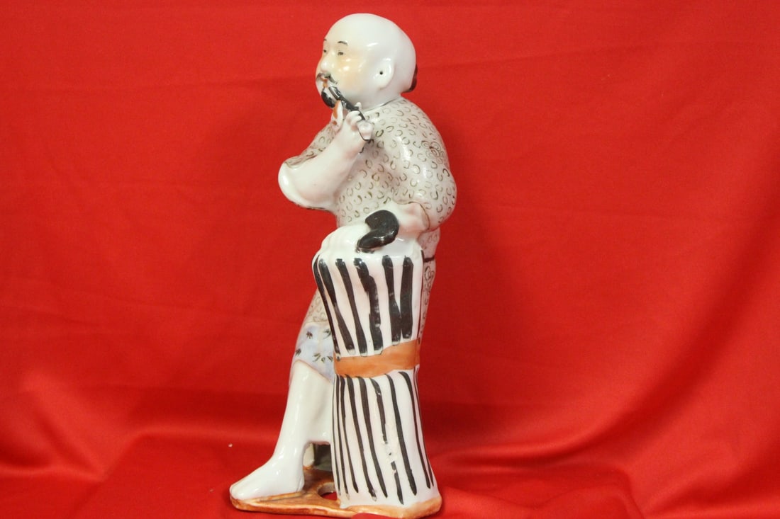 A Vintage Chinese Figurine - 6