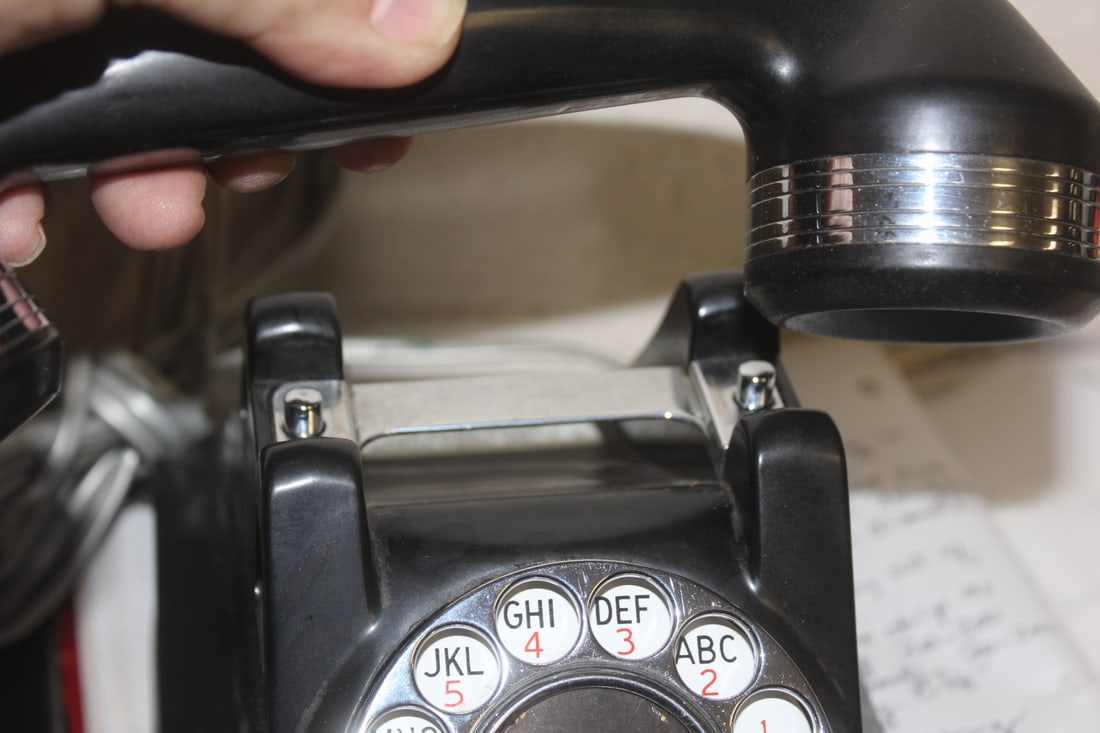 A Vintage Bakelite Telephone - 3