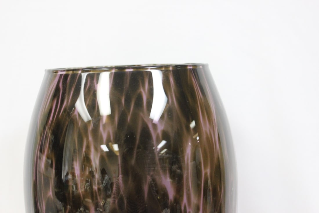 An Art Glass Vase - 2