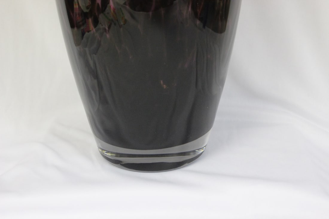 An Art Glass Vase - 3