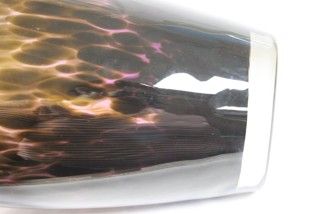 An Art Glass Vase - 7