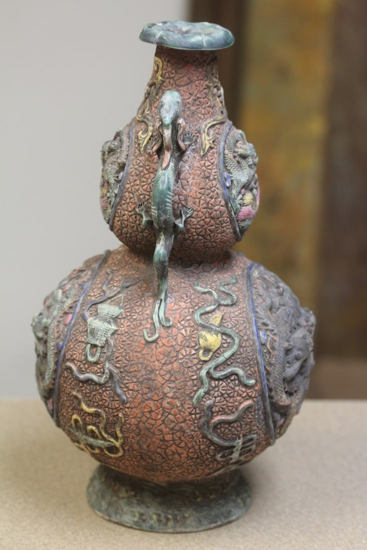 Chinese pottery gourd shape dragon vase - 2