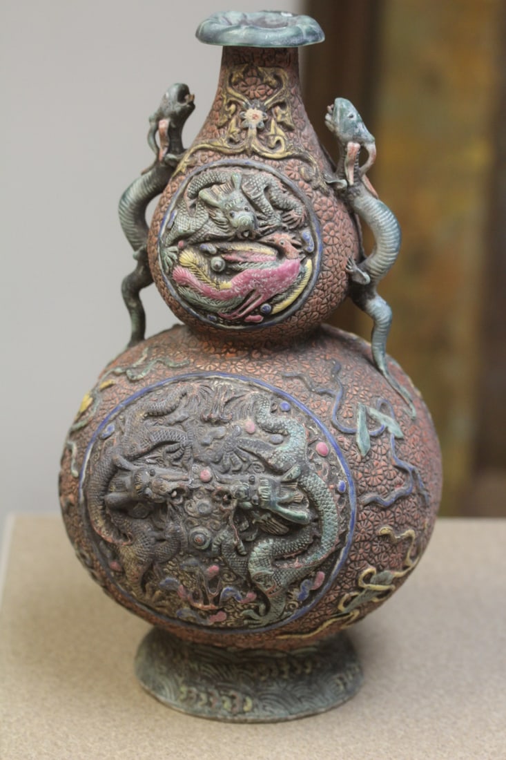Chinese pottery gourd shape dragon vase - 3