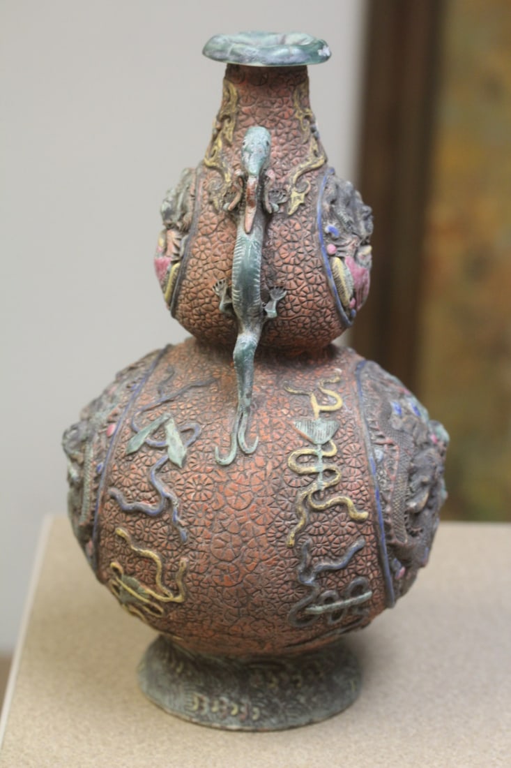Chinese pottery gourd shape dragon vase - 4