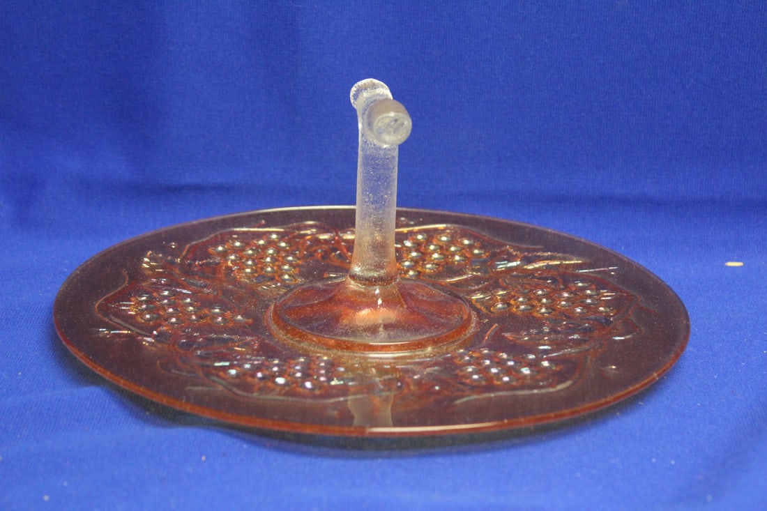 A Carnival Glass Sweet Tray: 10 1/8" in diameter