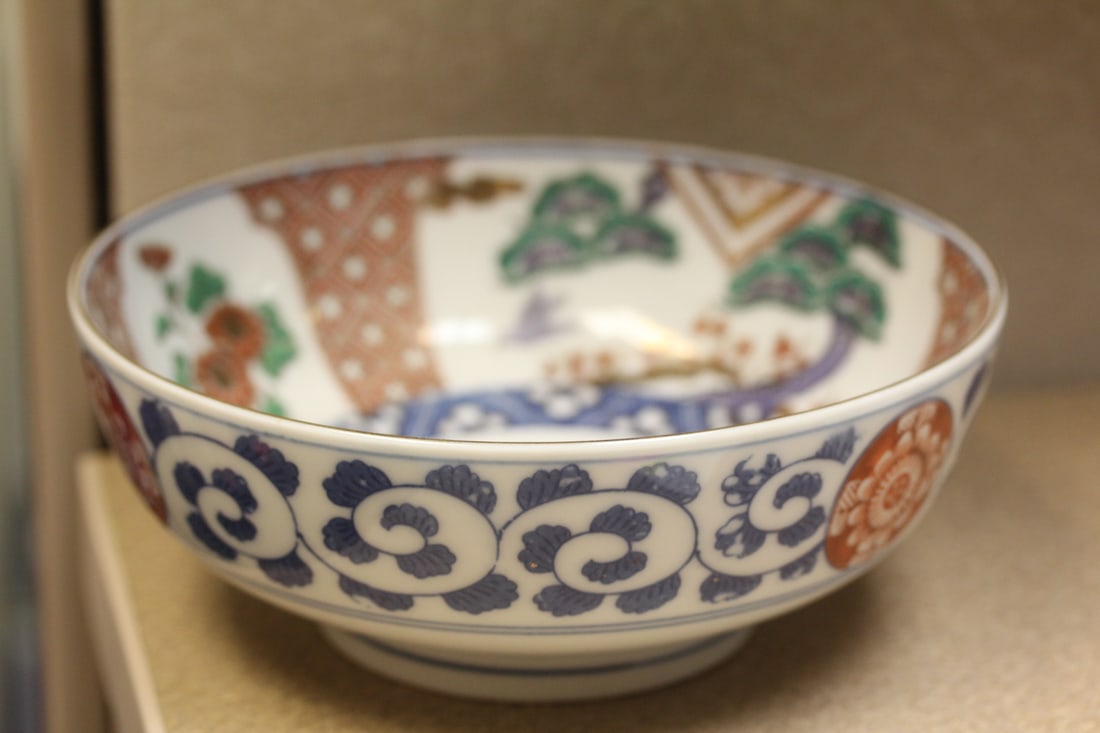 Japanese imar bowl: vintage, 7 1/4" in diameter