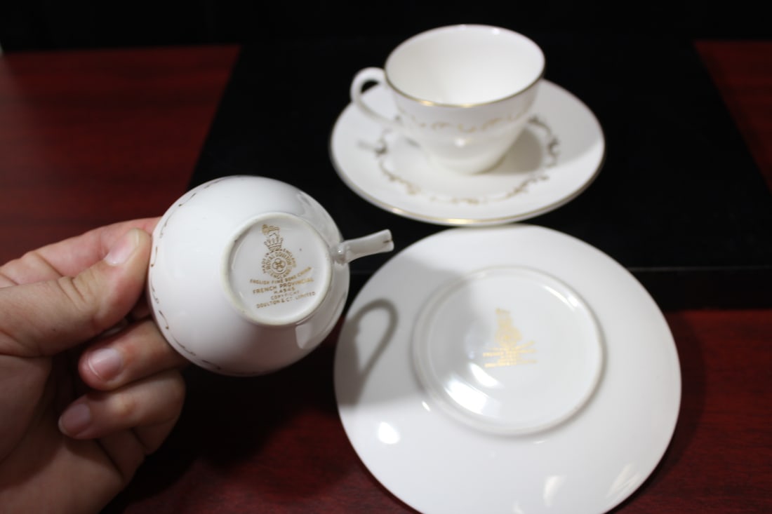 Two Sets of Royal Doulton Cup and Saucer - 4