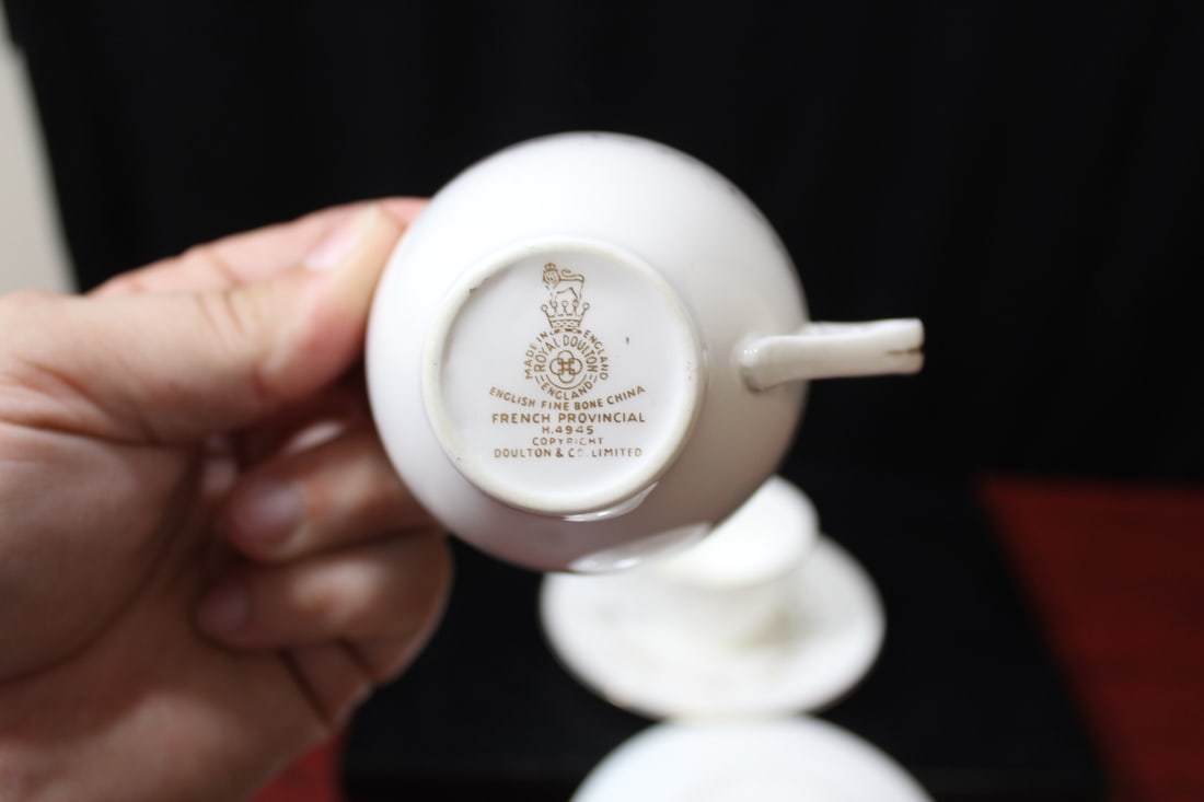 Two Sets of Royal Doulton Cup and Saucer - 5