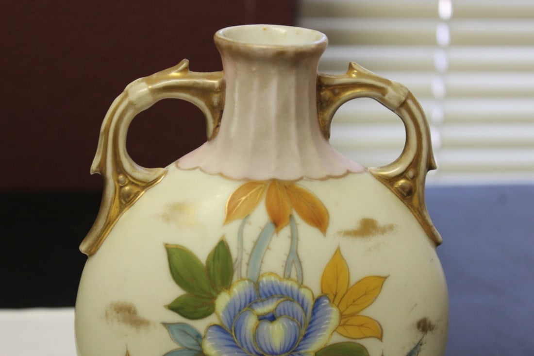 An Antique/Vintage Carlsblad Bisque/Ceramic Vase - 2