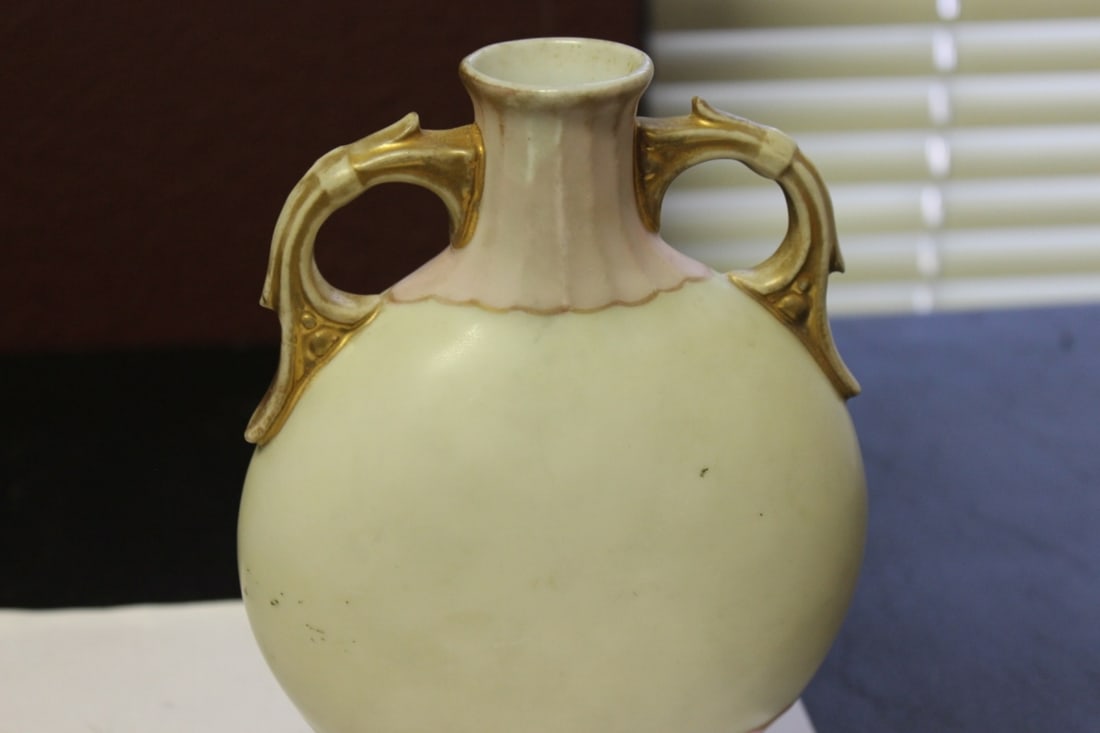 An Antique/Vintage Carlsblad Bisque/Ceramic Vase - 4