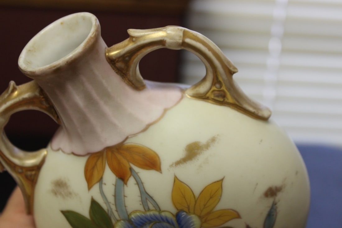 An Antique/Vintage Carlsblad Bisque/Ceramic Vase - 8