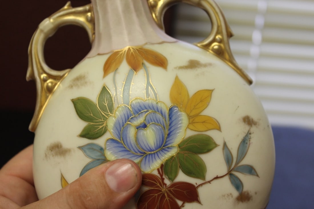 An Antique/Vintage Carlsblad Bisque/Ceramic Vase - 9