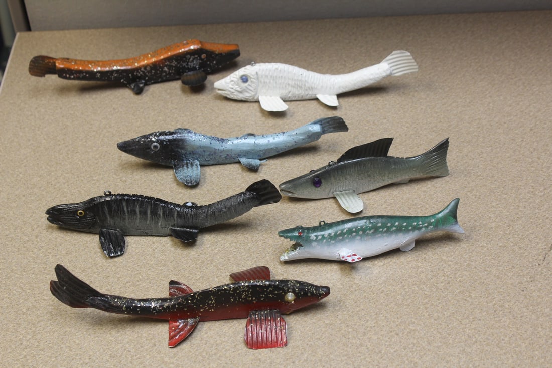 Lot of 7 Handpainted Lures: artist signed - longest= 8 1/2"