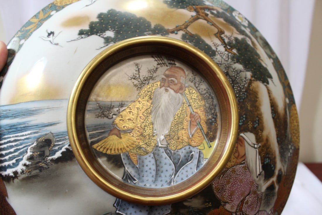 A Large Kutani Bowl with Lid - 11
