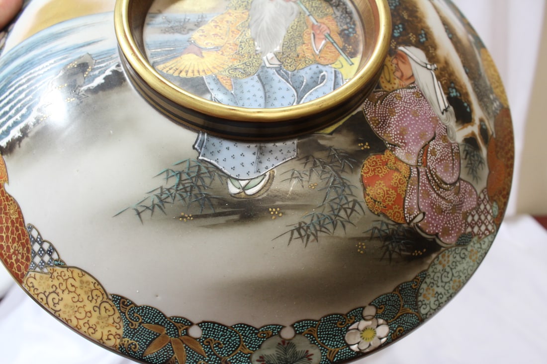 A Large Kutani Bowl with Lid - 12