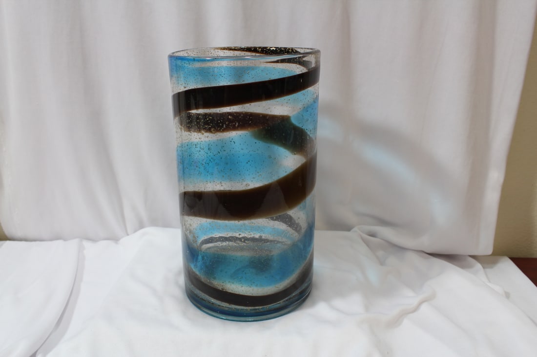 An Art Glass Cylinder Vase: 9 7/8" tall