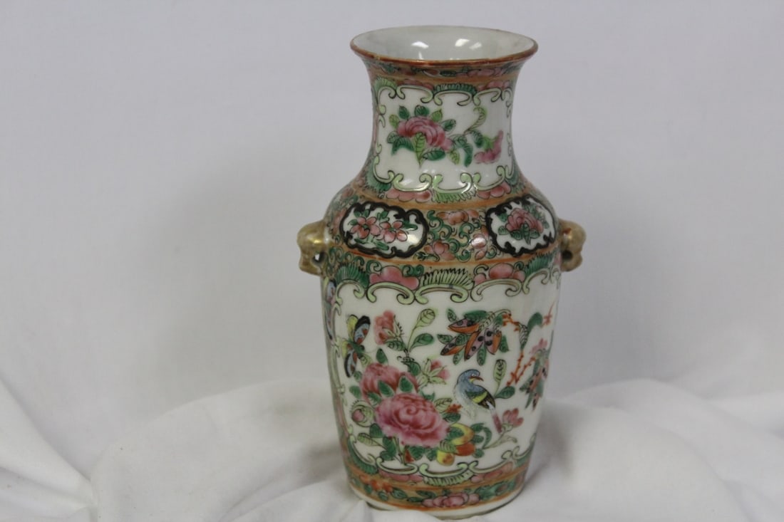 An Antique Chinese Rose Medallion Vase - 2