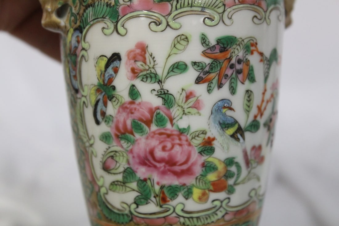 An Antique Chinese Rose Medallion Vase - 7