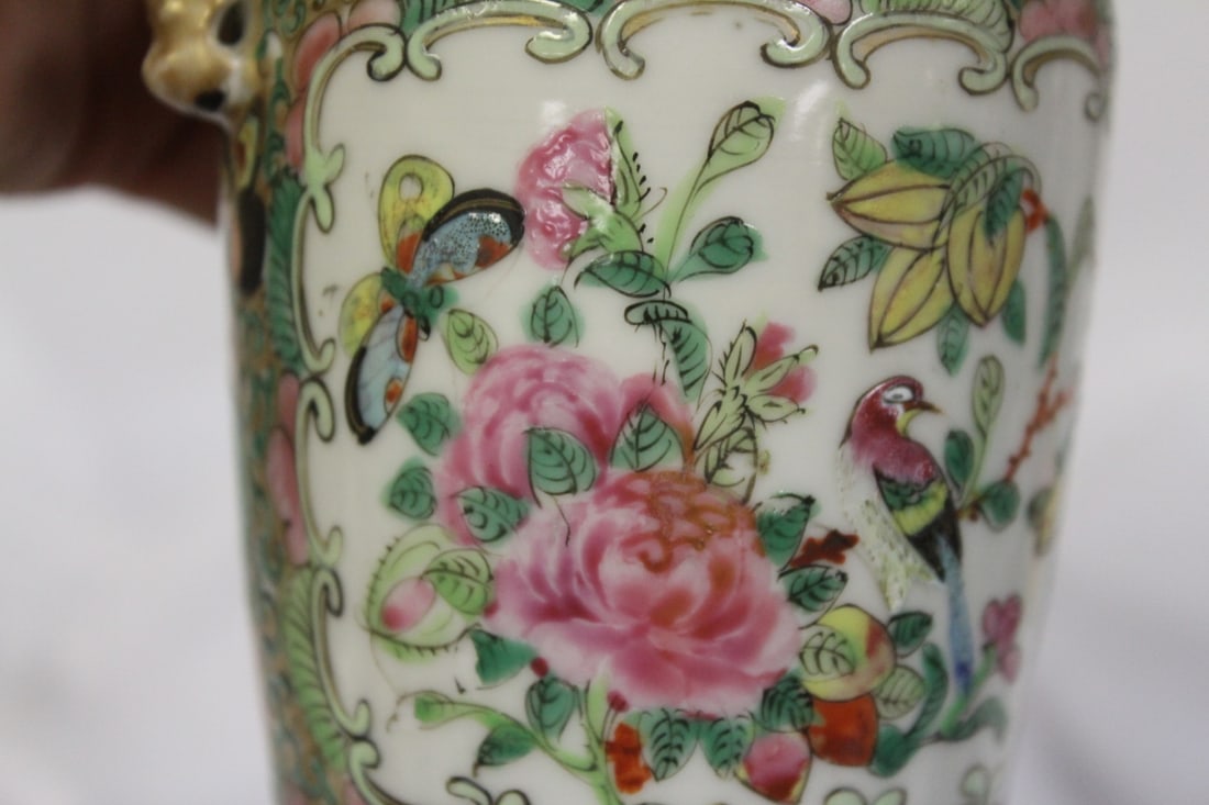 An Antique Chinese Rose Medallion Vase - 8