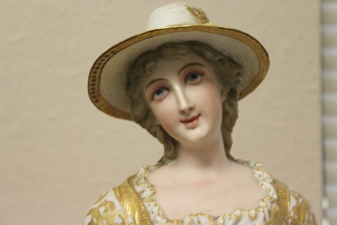 A Pair of German Figurine Boy and Girl - 16