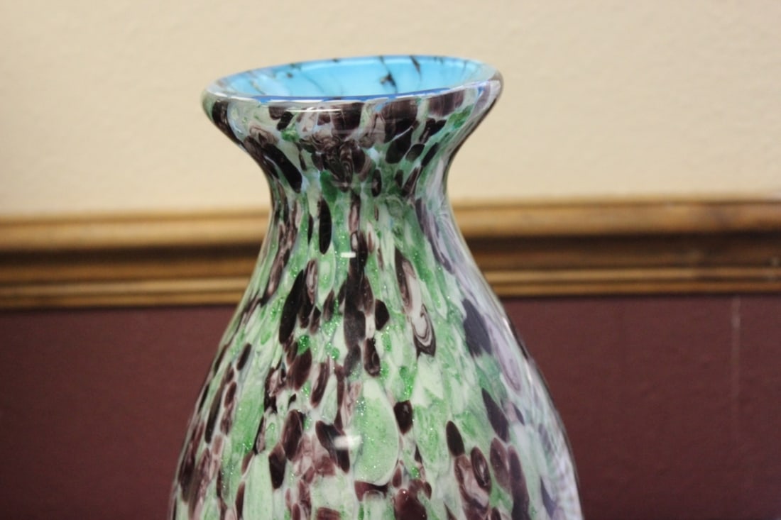 A Large Art Glass Vase - 2