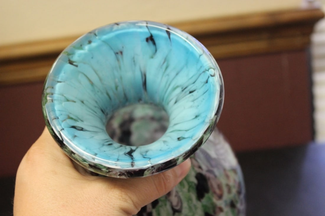 A Large Art Glass Vase - 4